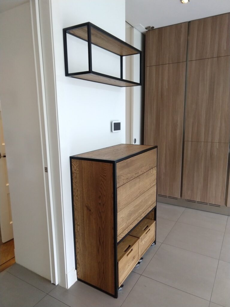 Keukenkast en tv-meubel van hergebruikt eikenhout – Joyce Flendrie Interieur & Design
