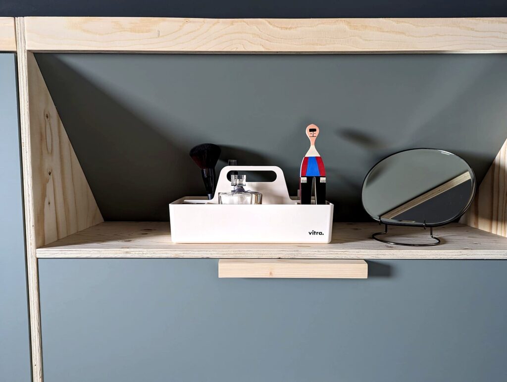 Inbouwkasten onder het schuine dak – Joyce Flendrie Interieur & Design